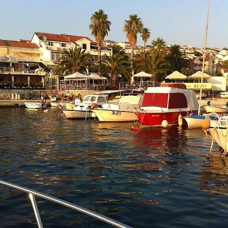 Apartments By The Sea Apartman