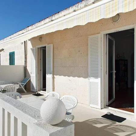 Apartman Apartments By The Sea *