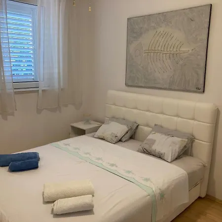 Apartments By The Sea Apartman